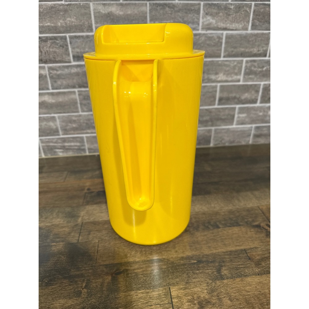 Vintage Design Motivation Ltd Yellow Plastic Pitcher with Lid Made in Canada - Picture 4 of 10